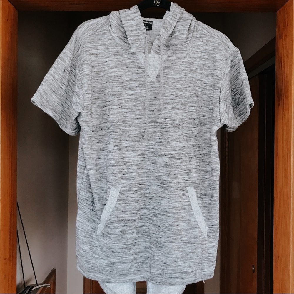 Mena victorious shortsleeved hoodie